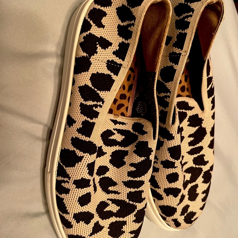 Bamboo leopard shoes- Size 8
